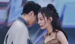 八卦爆料姐弟恋视频播放,姐弟恋视频播放引发热议，网友热议年龄差距与爱情观